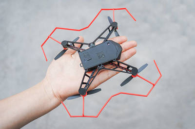 寓教于乐的空中伙伴 UDrone意念无人机深度评测